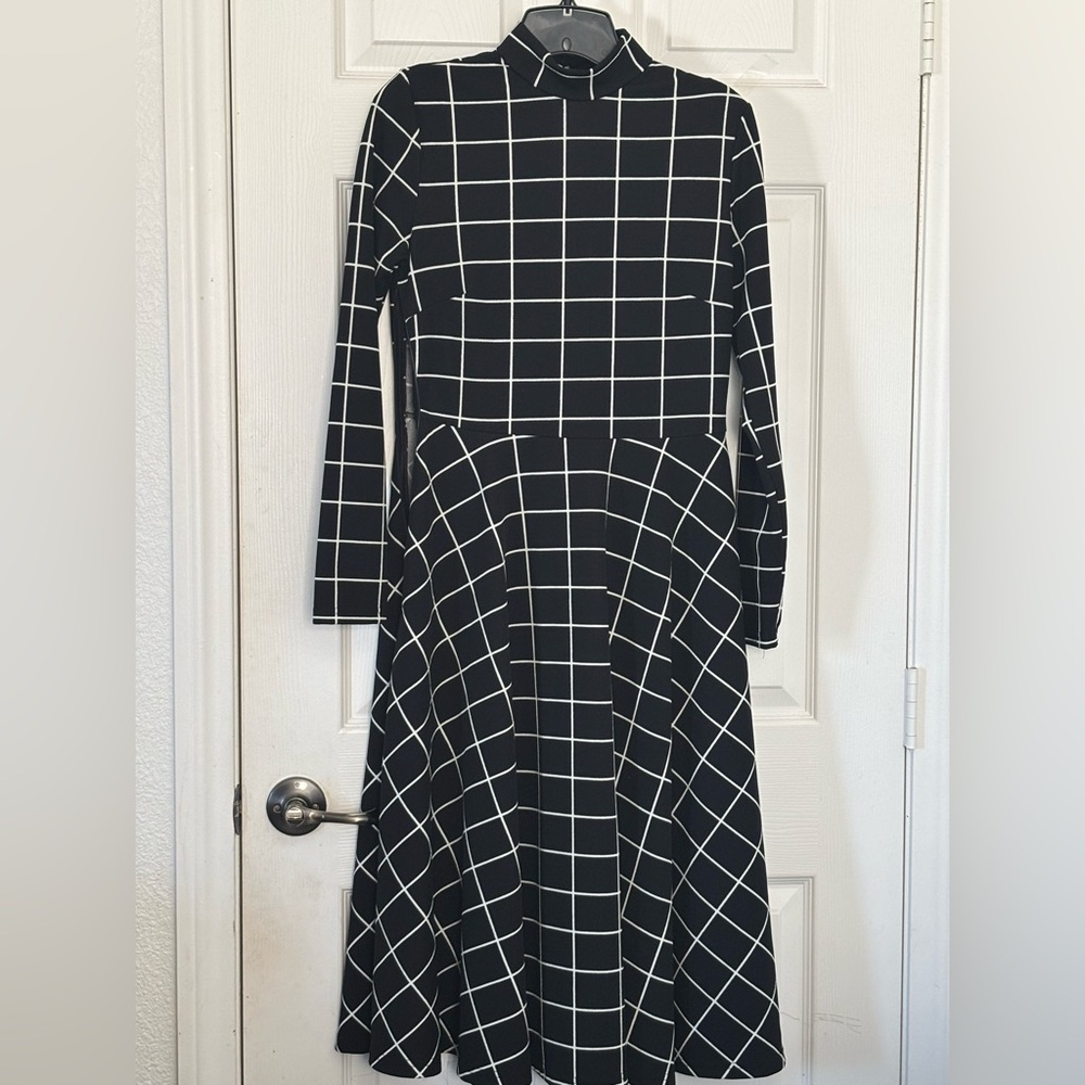 H&M Black and White Checkered Long Sleeve Dress